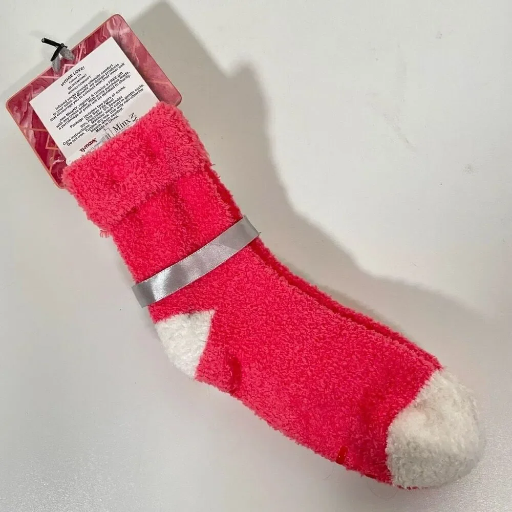 NWT Aromasoles 2 Pair Pack Rose & Shea Butter infused Non Skid Slippers Socks